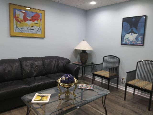 4 of 9 - 1300 N Federal Highway #1070, Boca Raton, FL