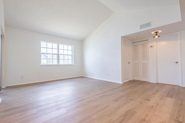 4 of 27 - 1635 Se Green Acres #dd201, Port St. Lucie, FL