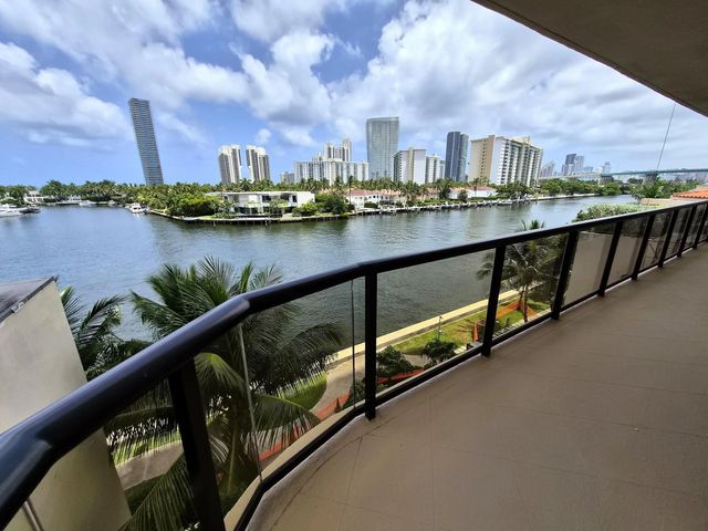 3 of 54 - 19667 Turnberry Way #4j, Aventura, FL