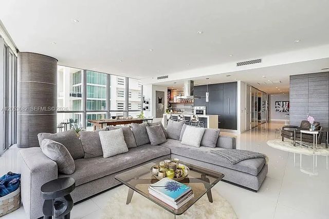 3 of 22 - 1100 Biscayne Boulevard #1501, Miami, FL