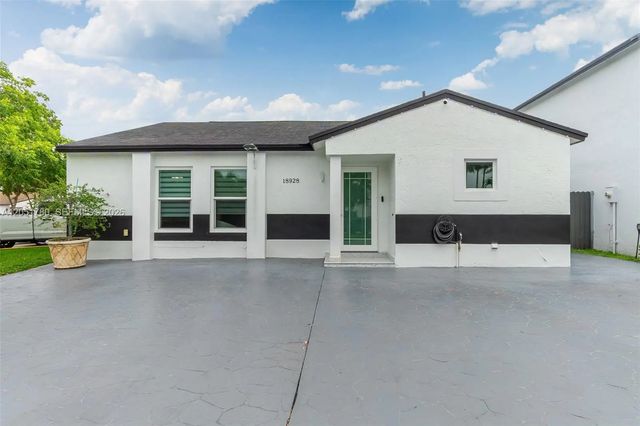 18928 Nw 63rd Ct Circle, Hialeah