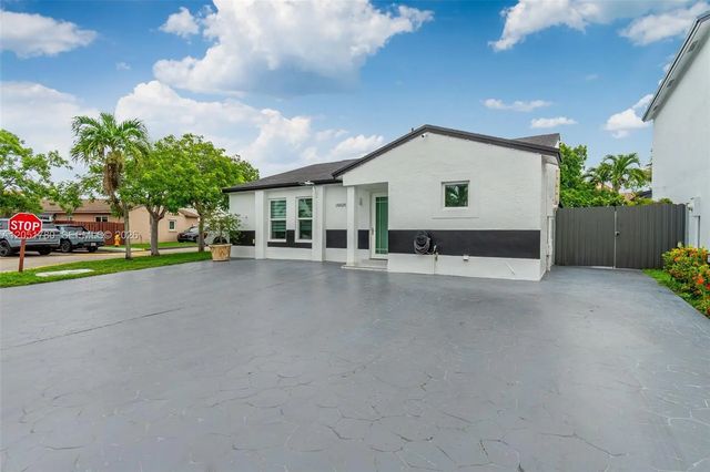 2 of 28 - 18928 Nw 63rd Ct Circle, Hialeah, FL