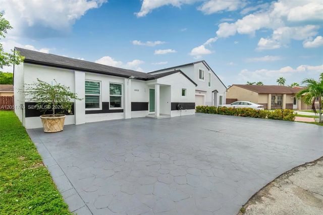 3 of 28 - 18928 Nw 63rd Ct Circle, Hialeah, FL