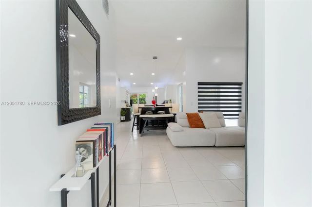 4 of 28 - 18928 Nw 63rd Ct Circle, Hialeah, FL