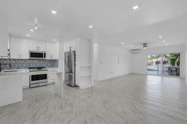 3 of 34 - 2225 Ne 123rd Street #102, North Miami, FL