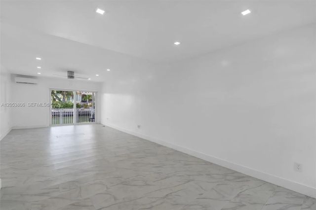 4 of 34 - 2225 Ne 123rd Street #102, North Miami, FL