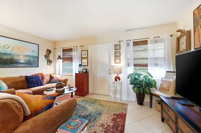 3 of 32 - 31 Pine Arbor Lane #unit 204, Vero Beach, FL