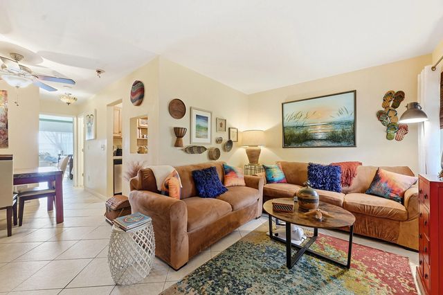 4 of 32 - 31 Pine Arbor Lane #unit 204, Vero Beach, FL