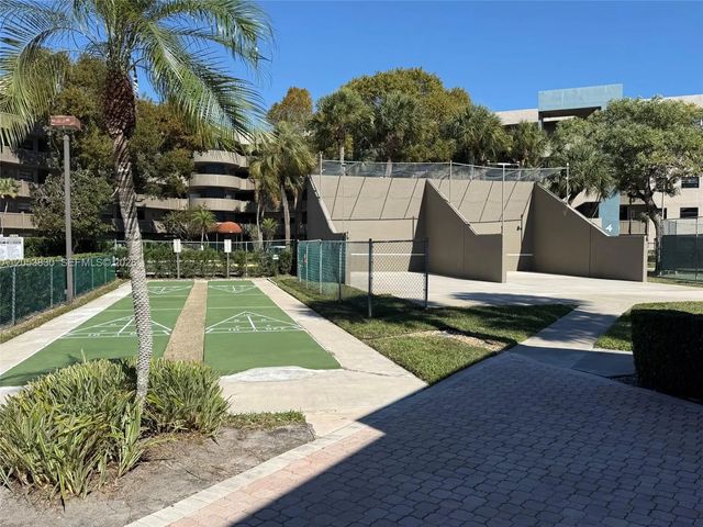5 of 8 - 1000 Colony Point Circle #303, Pembroke Pines, FL