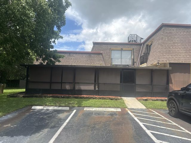 2 of 4 - N/A, Lake Worth, FL