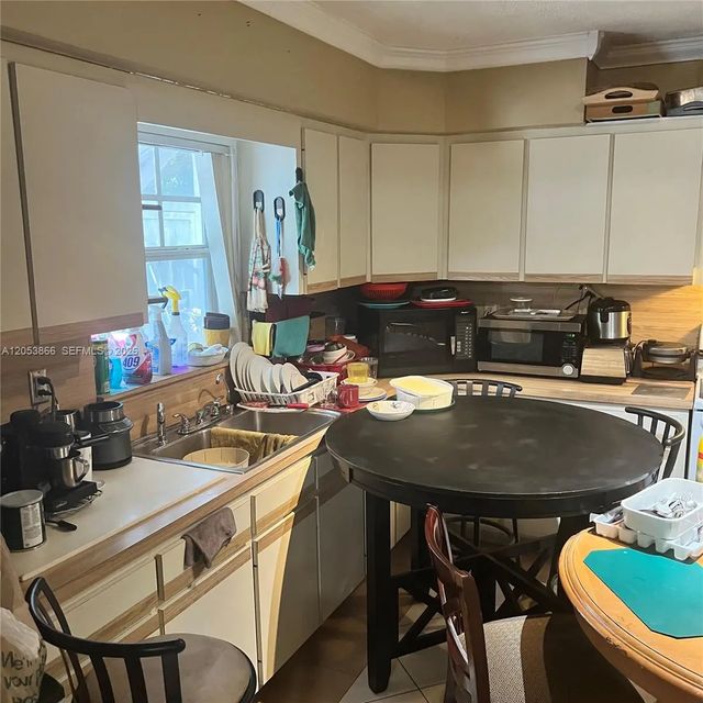3 of 10 - 1760 Ne 160th Street, North Miami Beach, FL