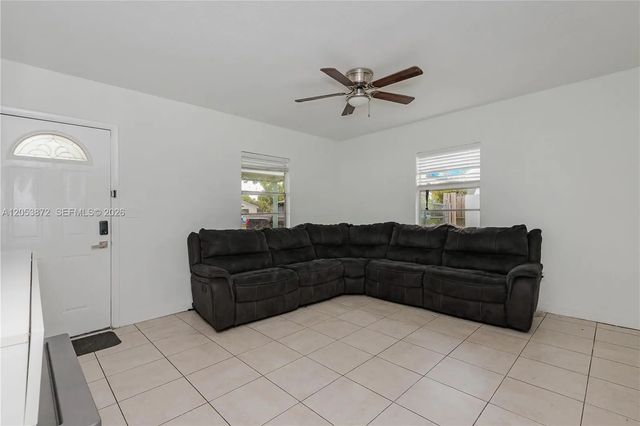 4 of 27 - 681 Ne 1st Place, Hialeah, FL
