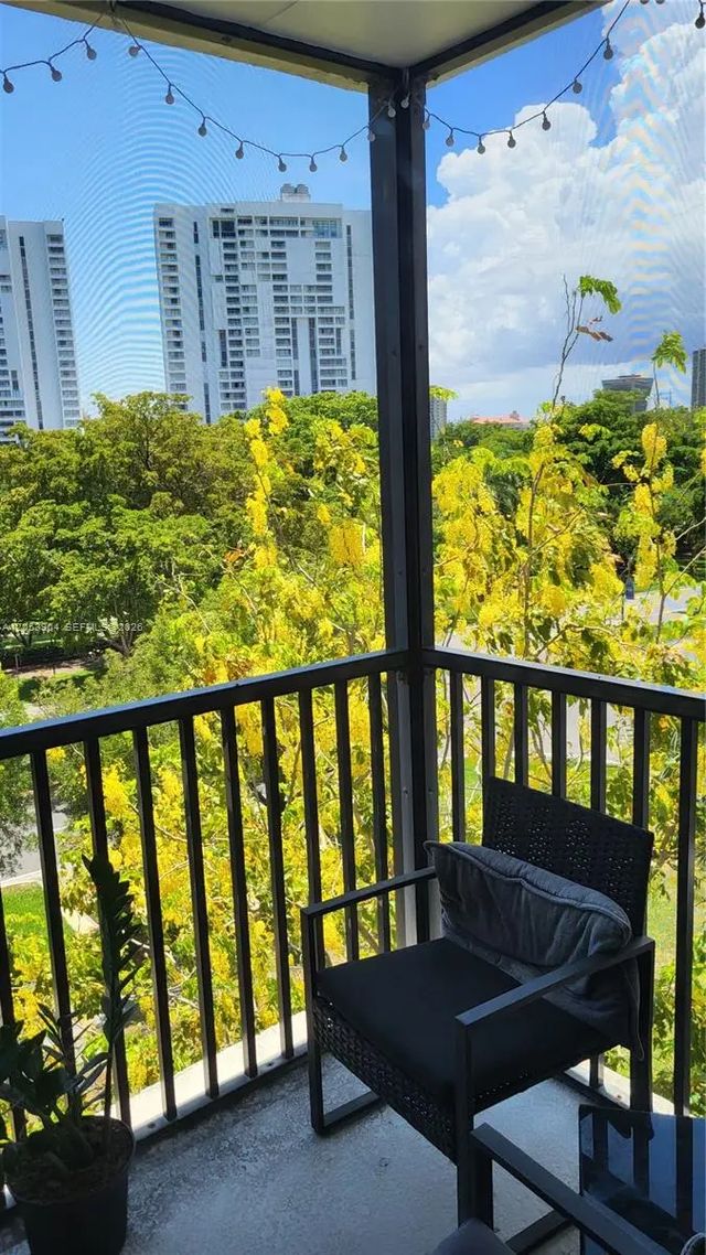 5 of 23 - 3475 N Country Club Drive #603, Aventura, FL