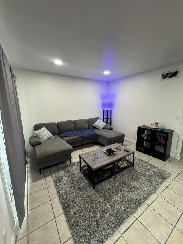 3 of 14 - 5090 Elmhurst Road #c, West Palm Beach, FL