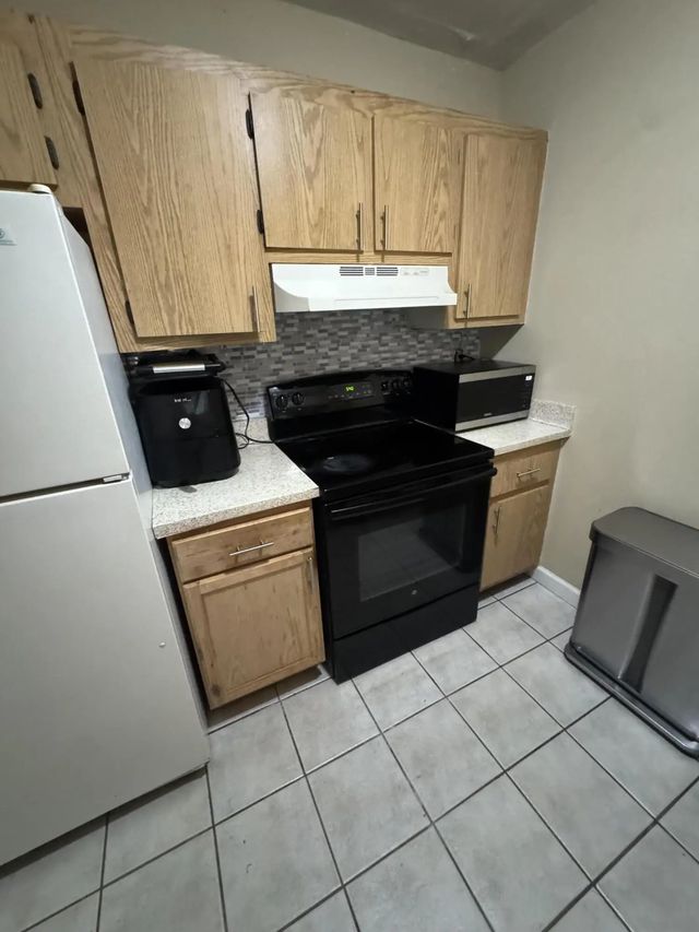 5 of 14 - 5090 Elmhurst Road #c, West Palm Beach, FL