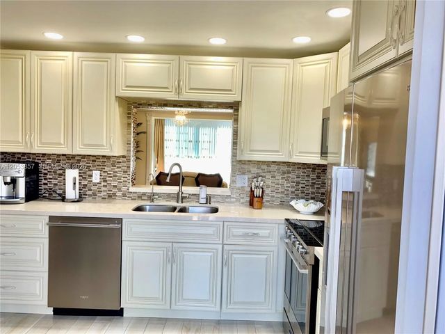 5 of 27 - 619 Ne 14th Avenue #301, Hallandale Beach, FL