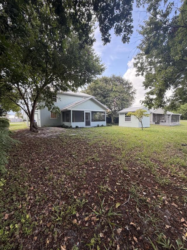 2 of 9 - 180 8th Court, Vero Beach, FL