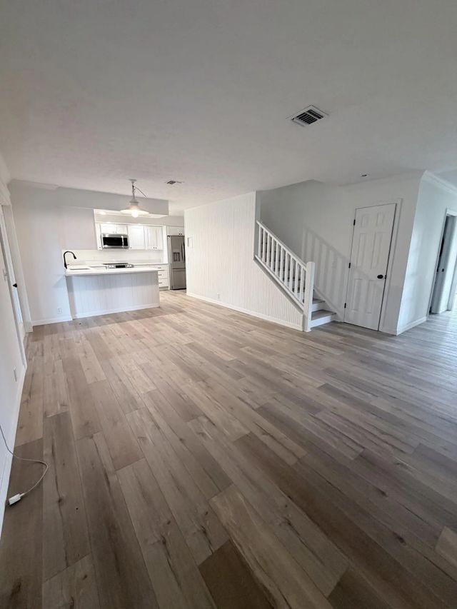 3 of 9 - 180 8th Court, Vero Beach, FL