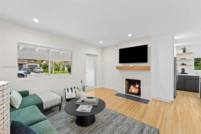 4 of 23 - 829 Granada Groves Court, Coral Gables, FL