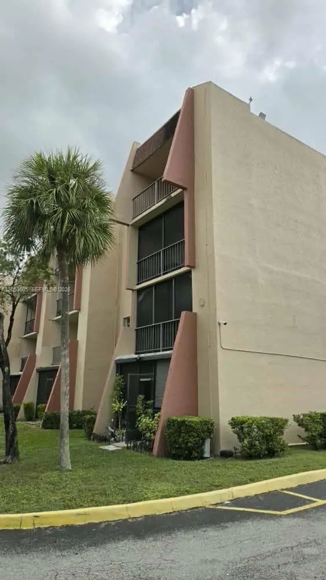 13707 Kendale Lakes Circle #ph11, Miami
