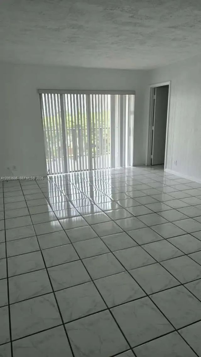 3 of 46 - 13707 Kendale Lakes Circle #ph11, Miami, FL