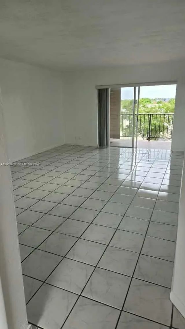 4 of 46 - 13707 Kendale Lakes Circle #ph11, Miami, FL