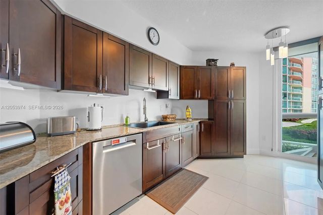 5 of 33 - 3370 Hidden Bay Drive #507, Aventura, FL