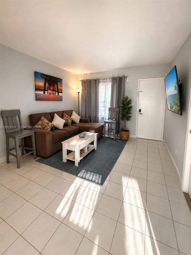 8615 Nw 8th Street #414, Miami