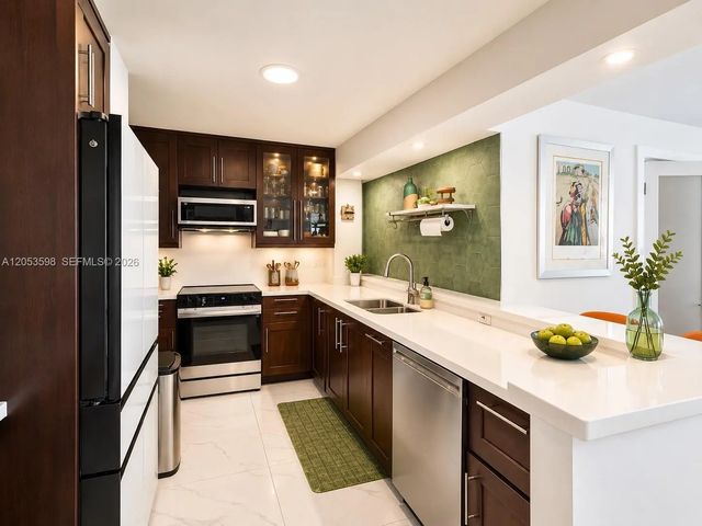 5 of 14 - 6450 Collins Avenue #1001, Miami Beach, FL