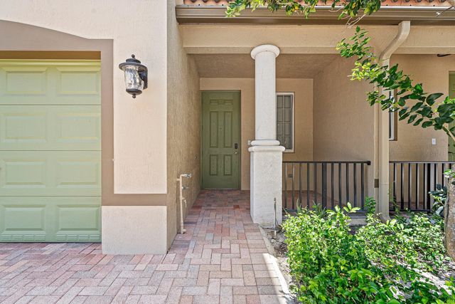 2 of 35 - 6272 S Military Trail #203, Lake Worth, FL