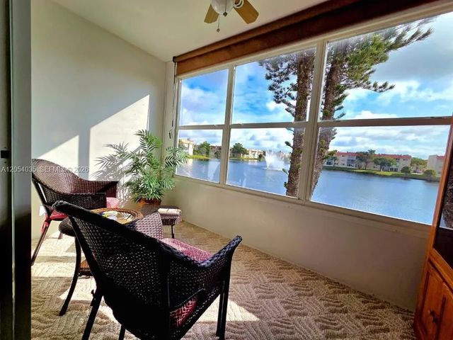 2950 W Sunrise Lakes Drive #208, Sunrise