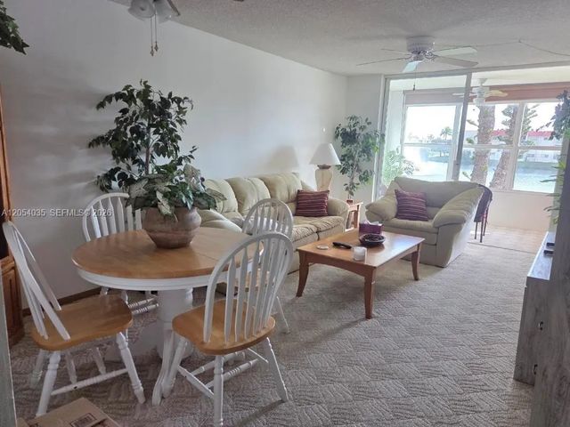 3 of 5 - 2950 W Sunrise Lakes Drive #208, Sunrise, FL