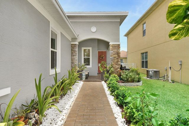 5 of 35 - 742 Nw Leonardo Circle, Port St. Lucie, FL