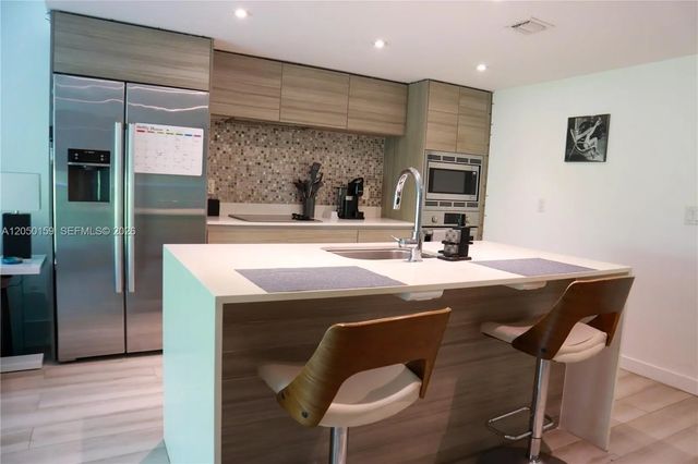 3 of 25 - 6620 Indian Creek Drive #302, Miami Beach, FL