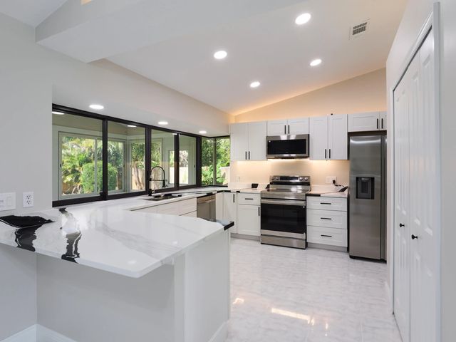 672 Sw Ewing Avenue, Port St. Lucie