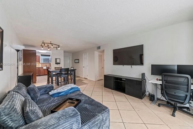 1400 Tallwood Avenue #107, Hollywood