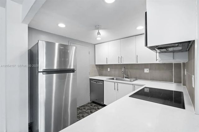 4 of 26 - 1913 S Ocean Drive #208, Hallandale Beach, FL