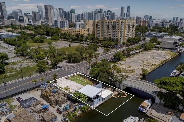 700 Nw 7th Avenue, Miami