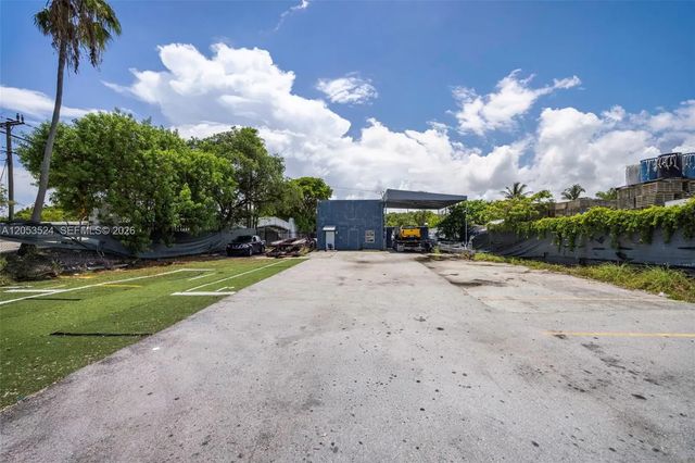 3 of 18 - 700 Nw 7th Avenue, Miami, FL