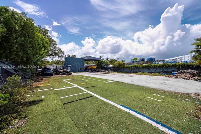 4 of 18 - 700 Nw 7th Avenue, Miami, FL