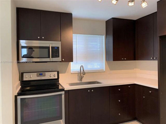4 of 22 - 901 Nw 22nd Court, Miami, FL