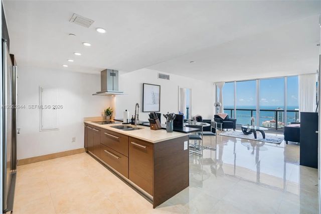 4 of 25 - 495 Brickell #5705, Miami, FL