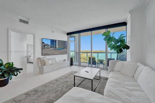 3 of 35 - 601 Ne 36th Street #811, Miami, FL