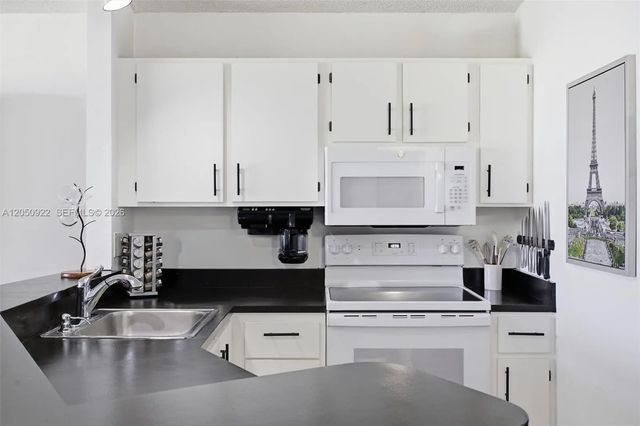 3 of 46 - 502 Woodgate Circle #b, Sunrise, FL