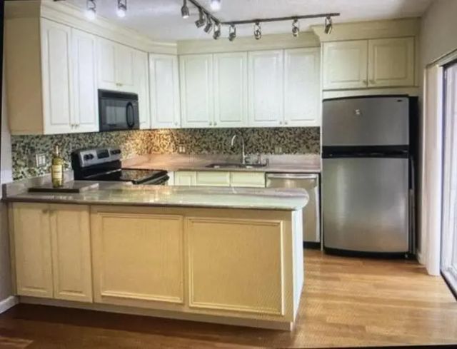 1700 Embassy Drive #105, West Palm Beach