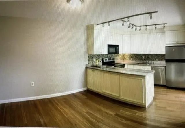 2 of 12 - 1700 Embassy Drive #105, West Palm Beach, FL