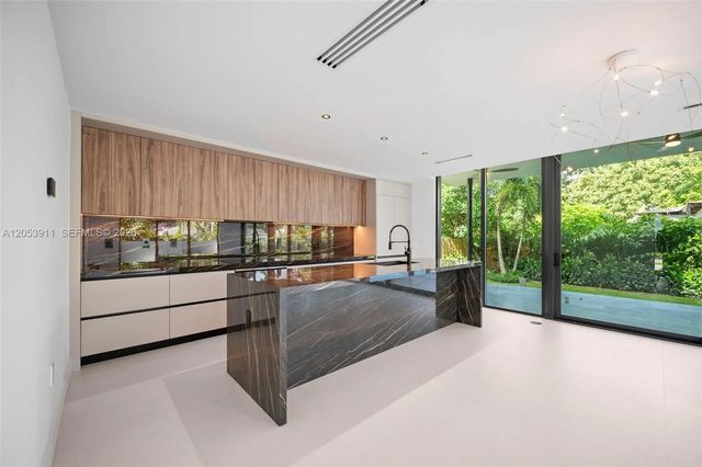 5 of 42 - 3310 Elizabeth Street, Miami, FL