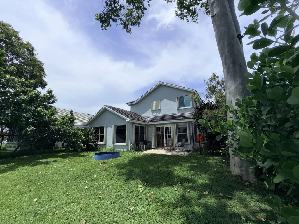 8870 Woodside Court, Davie