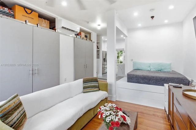 2 of 11 - 750 Espanola Way #5, Miami Beach, FL