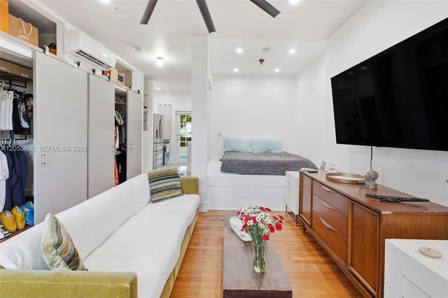 3 of 11 - 750 Espanola Way #5, Miami Beach, FL